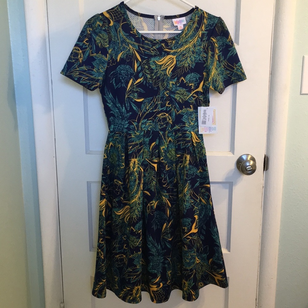 Floral print LuLaRoe Amelia dress with pockets